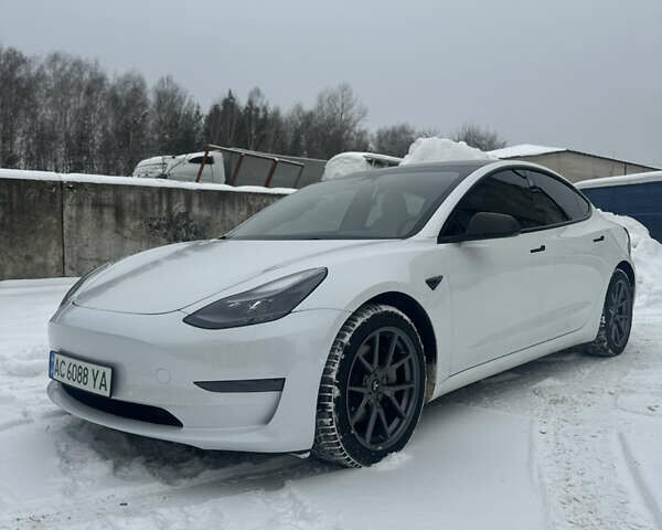 Белый Тесла Модель 3, объемом двигателя 0 л и пробегом 62 тыс. км за 23500 $, фото 1 на Automoto.ua