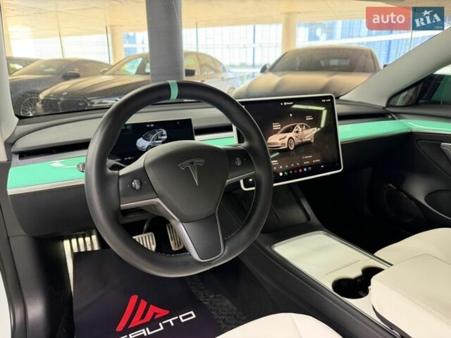 Білий Тесла Модель 3, об'ємом двигуна 0 л та пробігом 88 тис. км за 20900 $, фото 27 на Automoto.ua