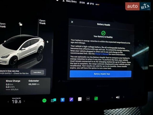 Белый Тесла Модель 3, объемом двигателя 0 л и пробегом 68 тыс. км за 22500 $, фото 3 на Automoto.ua