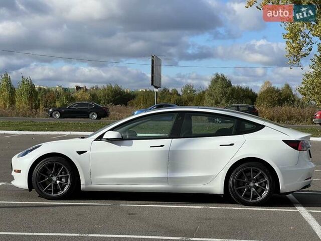 Білий Тесла Модель 3, об'ємом двигуна 0 л та пробігом 77 тис. км за 16900 $, фото 9 на Automoto.ua