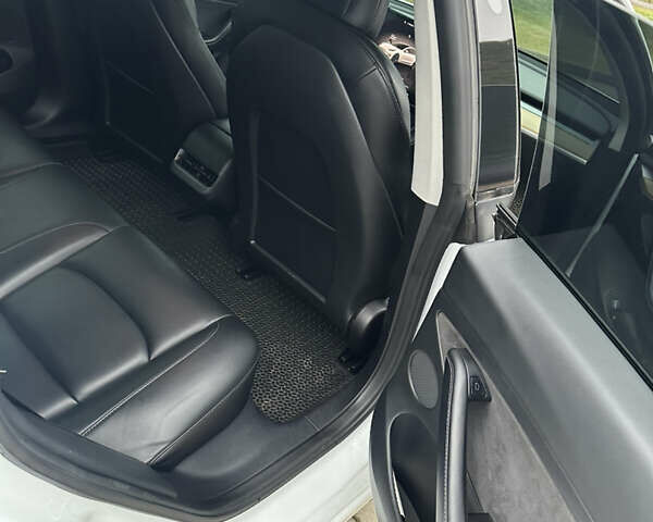 Белый Тесла Модель 3, объемом двигателя 0 л и пробегом 132 тыс. км за 21999 $, фото 12 на Automoto.ua