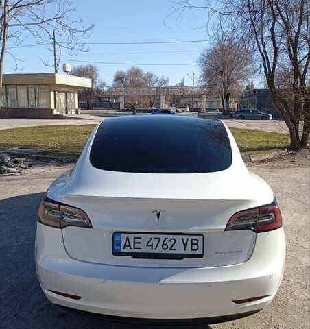 Білий Тесла Модель 3, об'ємом двигуна 0 л та пробігом 56 тис. км за 24500 $, фото 4 на Automoto.ua