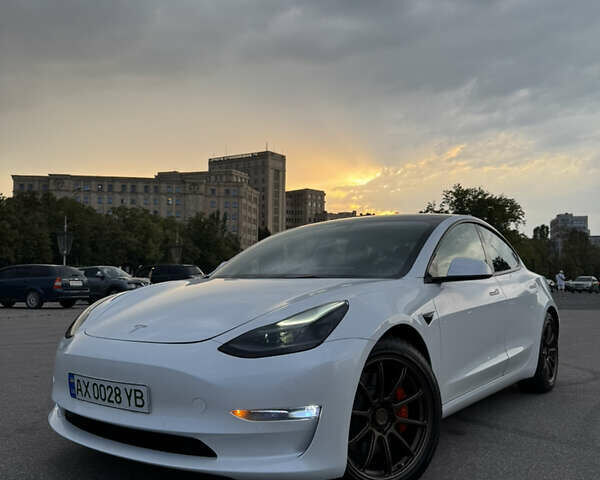 Белый Тесла Модель 3, объемом двигателя 0 л и пробегом 41 тыс. км за 25000 $, фото 1 на Automoto.ua