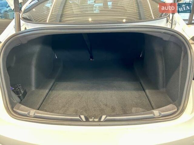 Белый Тесла Модель 3, объемом двигателя 0 л и пробегом 18 тыс. км за 28999 $, фото 31 на Automoto.ua