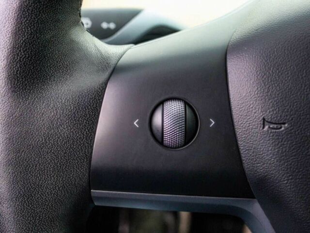 Белый Тесла Модель 3, объемом двигателя 0 л и пробегом 19 тыс. км за 10500 $, фото 10 на Automoto.ua