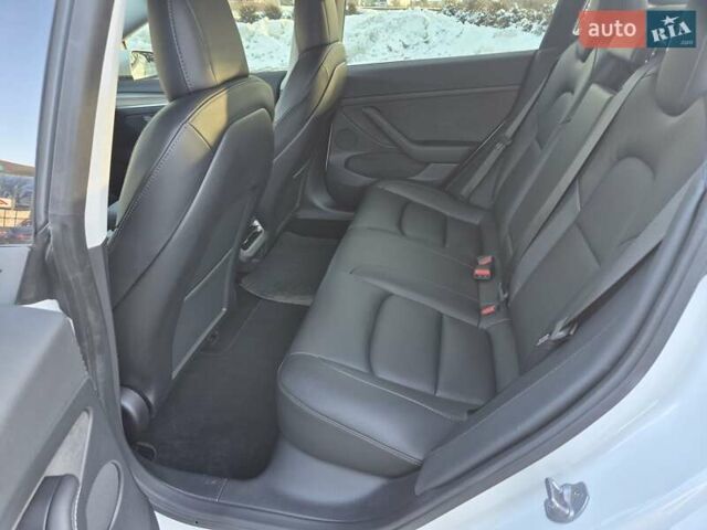 Білий Тесла Модель 3, об'ємом двигуна 0 л та пробігом 44 тис. км за 24900 $, фото 19 на Automoto.ua