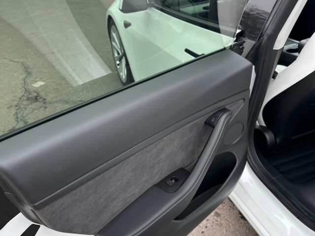 Белый Тесла Модель 3, объемом двигателя 0 л и пробегом 81 тыс. км за 21000 $, фото 11 на Automoto.ua