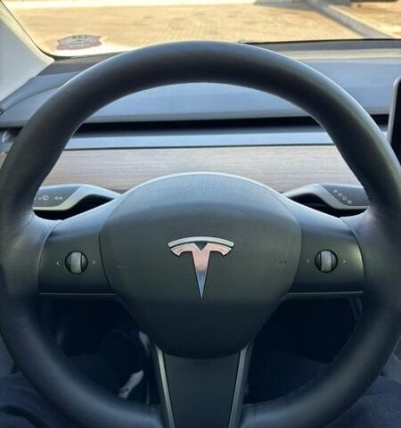 Білий Тесла Модель 3, об'ємом двигуна 0 л та пробігом 88 тис. км за 22500 $, фото 19 на Automoto.ua