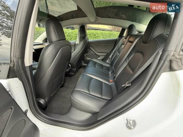 Белый Тесла Модель 3, объемом двигателя 0 л и пробегом 65 тыс. км за 29999 $, фото 21 на Automoto.ua