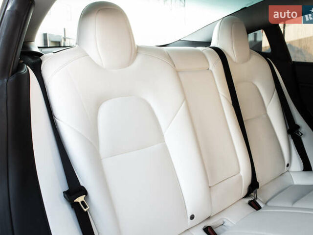 Белый Тесла Модель 3, объемом двигателя 0 л и пробегом 94 тыс. км за 19999 $, фото 32 на Automoto.ua