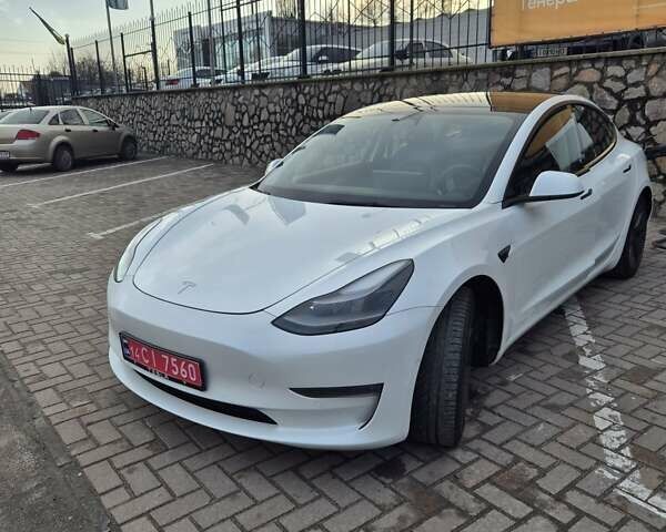 Білий Тесла Модель 3, об'ємом двигуна 0 л та пробігом 128 тис. км за 19999 $, фото 2 на Automoto.ua