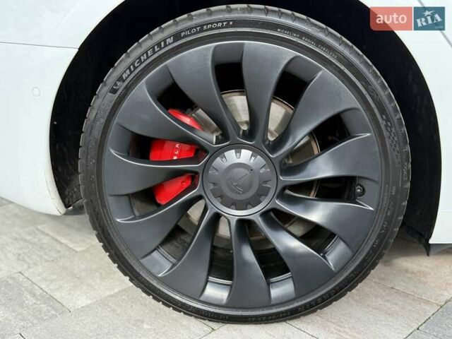 Белый Тесла Модель 3, объемом двигателя 0 л и пробегом 65 тыс. км за 29999 $, фото 15 на Automoto.ua