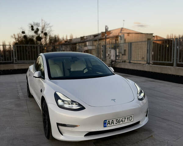 Белый Тесла Модель 3, объемом двигателя 0 л и пробегом 77 тыс. км за 25000 $, фото 2 на Automoto.ua