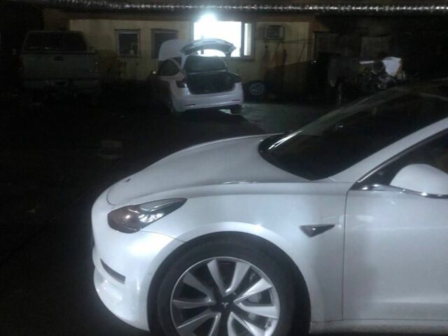 Білий Тесла Модель 3, об'ємом двигуна 0 л та пробігом 170 тис. км за 15500 $, фото 7 на Automoto.ua