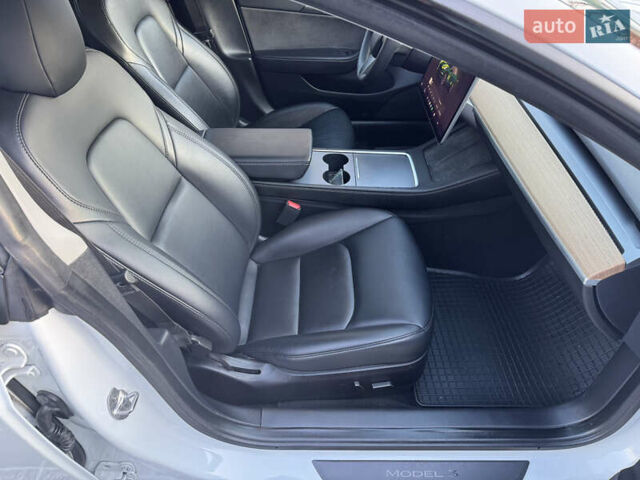 Білий Тесла Модель 3, об'ємом двигуна 0 л та пробігом 129 тис. км за 21999 $, фото 10 на Automoto.ua