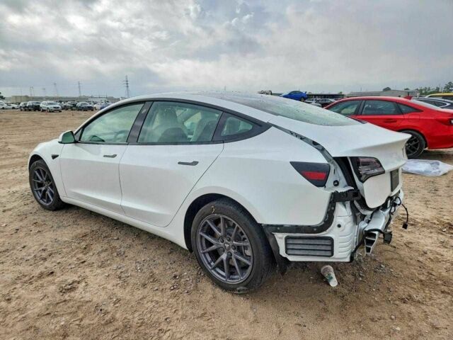 Білий Тесла Модель 3, об'ємом двигуна 0 л та пробігом 37 тис. км за 5483 $, фото 1 на Automoto.ua