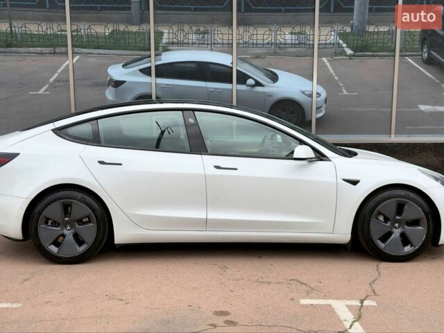 Белый Тесла Модель 3, объемом двигателя 0 л и пробегом 72 тыс. км за 19900 $, фото 6 на Automoto.ua