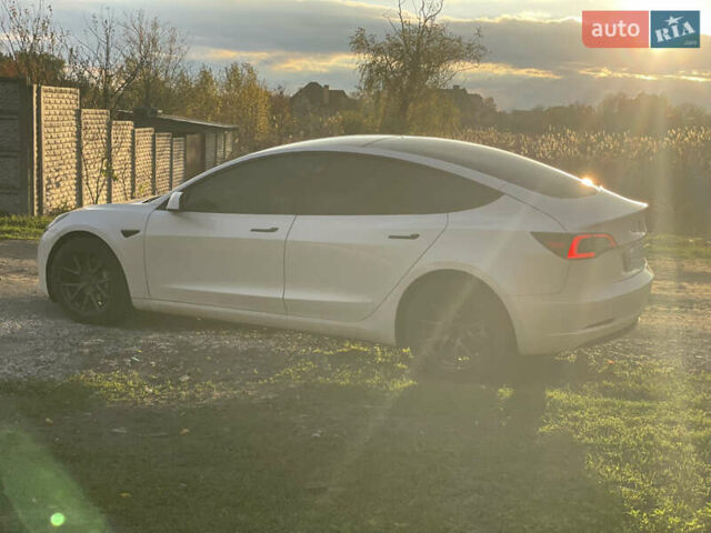 Белый Тесла Модель 3, объемом двигателя 0 л и пробегом 77 тыс. км за 19000 $, фото 2 на Automoto.ua