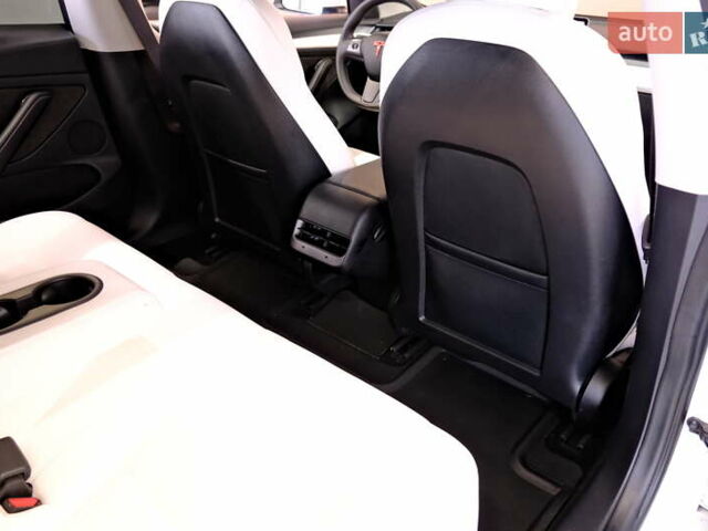 Білий Тесла Модель 3, об'ємом двигуна 0 л та пробігом 60 тис. км за 22900 $, фото 35 на Automoto.ua