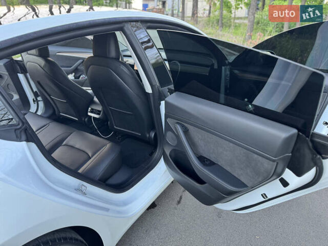 Белый Тесла Модель 3, объемом двигателя 0 л и пробегом 100 тыс. км за 20900 $, фото 12 на Automoto.ua