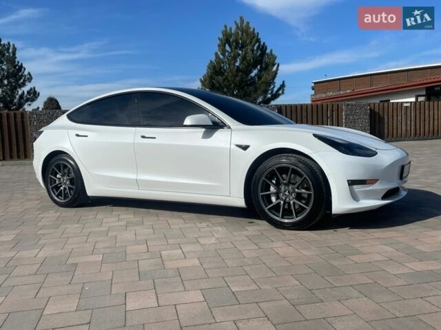Белый Тесла Модель 3, объемом двигателя 0 л и пробегом 142 тыс. км за 22900 $, фото 16 на Automoto.ua