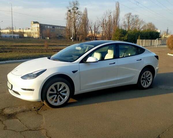 Білий Тесла Модель 3, об'ємом двигуна 0 л та пробігом 9 тис. км за 22800 $, фото 2 на Automoto.ua