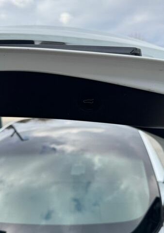 Белый Тесла Модель 3, объемом двигателя 0 л и пробегом 130 тыс. км за 18499 $, фото 35 на Automoto.ua