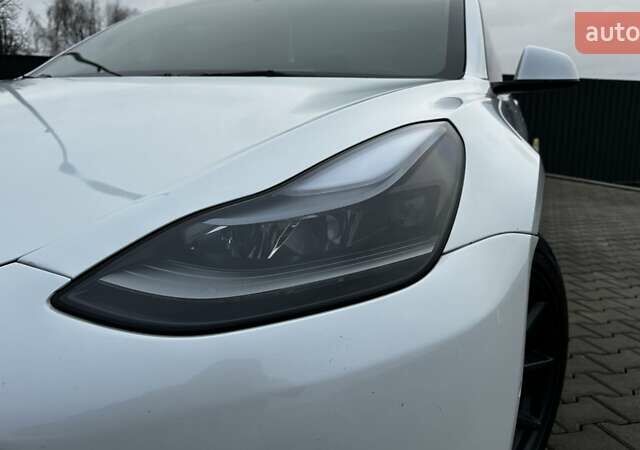 Белый Тесла Модель 3, объемом двигателя 0 л и пробегом 48 тыс. км за 22000 $, фото 9 на Automoto.ua