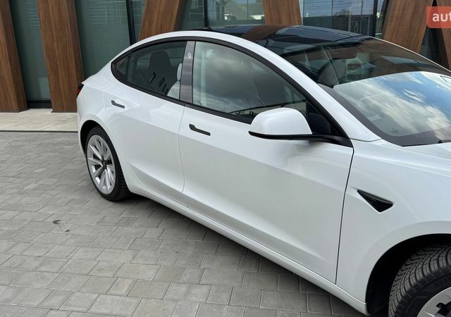 Белый Тесла Модель 3, объемом двигателя 0 л и пробегом 130 тыс. км за 18499 $, фото 5 на Automoto.ua