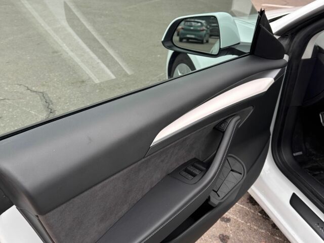 Белый Тесла Модель 3, объемом двигателя 0 л и пробегом 81 тыс. км за 21000 $, фото 9 на Automoto.ua