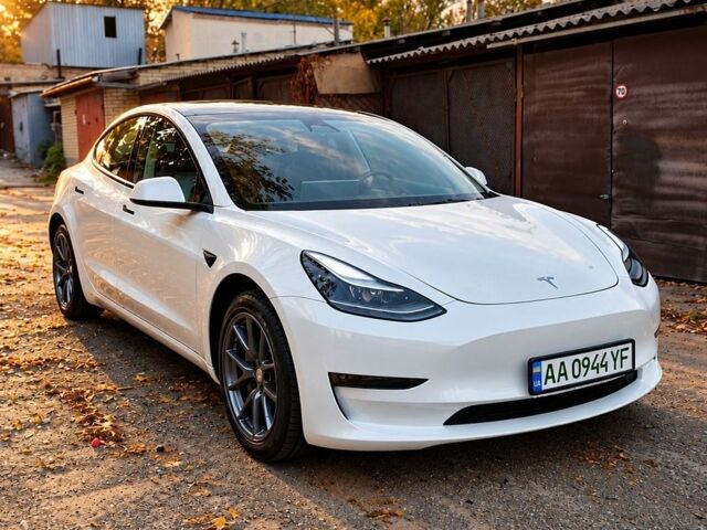 Белый Тесла Модель 3, объемом двигателя 0 л и пробегом 71 тыс. км за 20400 $, фото 2 на Automoto.ua