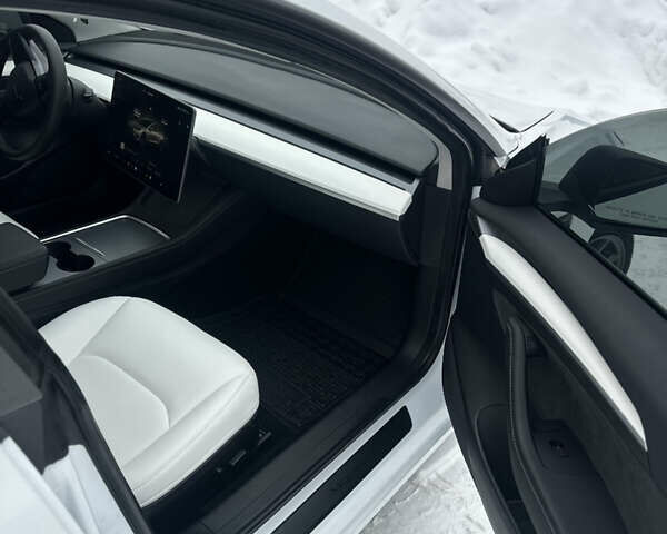 Белый Тесла Модель 3, объемом двигателя 0 л и пробегом 62 тыс. км за 23500 $, фото 27 на Automoto.ua