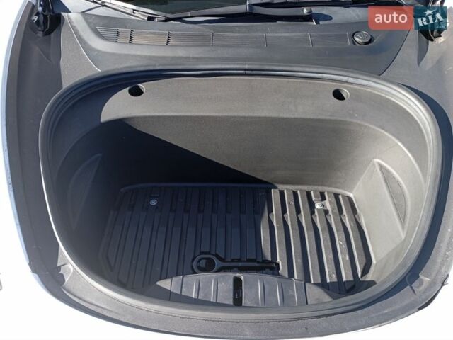 Білий Тесла Модель 3, об'ємом двигуна 0 л та пробігом 56 тис. км за 24500 $, фото 10 на Automoto.ua