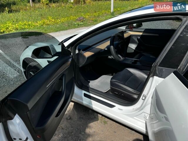 Белый Тесла Модель 3, объемом двигателя 0 л и пробегом 70 тыс. км за 21750 $, фото 8 на Automoto.ua