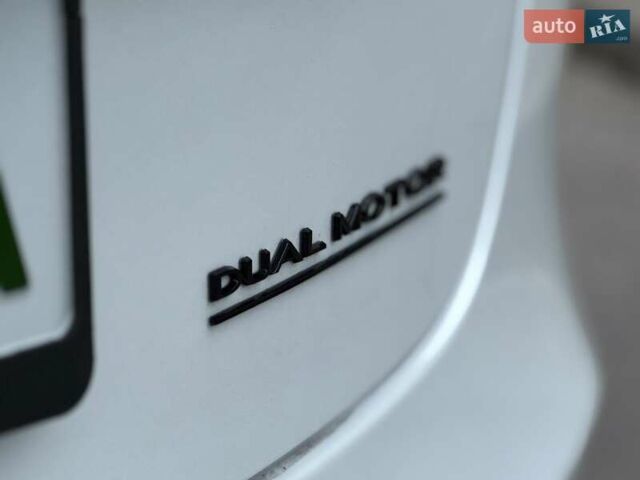 Белый Тесла Модель 3, объемом двигателя 0 л и пробегом 85 тыс. км за 21999 $, фото 16 на Automoto.ua