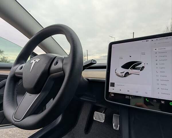 Белый Тесла Модель 3, объемом двигателя 0 л и пробегом 118 тыс. км за 21999 $, фото 3 на Automoto.ua