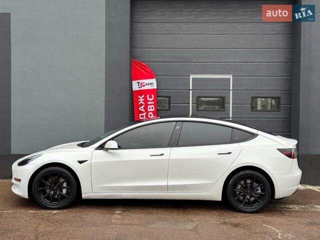 Білий Тесла Модель 3, об'ємом двигуна 0 л та пробігом 117 тис. км за 20999 $, фото 5 на Automoto.ua