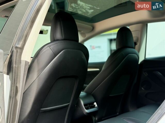 Белый Тесла Модель 3, объемом двигателя 0 л и пробегом 37 тыс. км за 23500 $, фото 16 на Automoto.ua