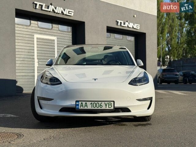 Белый Тесла Модель 3, объемом двигателя 0 л и пробегом 76 тыс. км за 23500 $, фото 3 на Automoto.ua