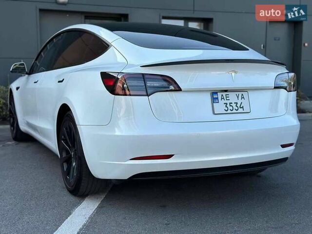 Білий Тесла Модель 3, об'ємом двигуна 0 л та пробігом 46 тис. км за 16000 $, фото 5 на Automoto.ua