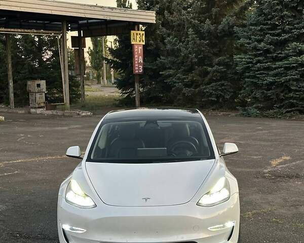 Тесла Модель 3 2022 у Кривому Розі на Automoto.ua Білий Тесла Модель 3, об'ємом двигуна 0 л та пробігом 144 тис. км за 18000 $, фото 4 на Automoto.ua