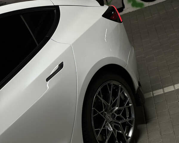 Білий Тесла Модель 3, об'ємом двигуна 0 л та пробігом 74 тис. км за 21800 $, фото 29 на Automoto.ua