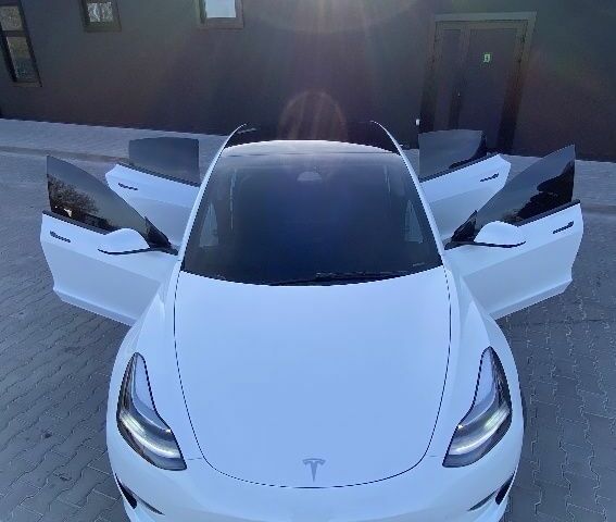Білий Тесла Модель 3, об'ємом двигуна 0 л та пробігом 33 тис. км за 29999 $, фото 9 на Automoto.ua