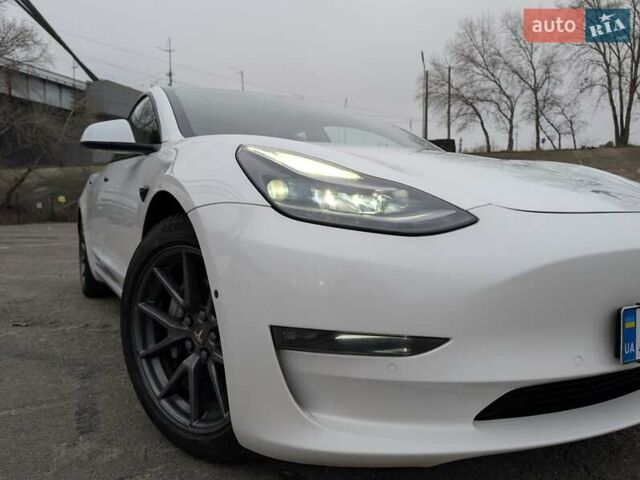 Белый Тесла Модель 3, объемом двигателя 0 л и пробегом 118 тыс. км за 21999 $, фото 2 на Automoto.ua