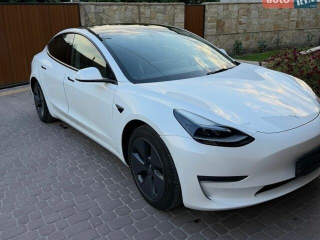Белый Тесла Модель 3, объемом двигателя 0 л и пробегом 99 тыс. км за 23500 $, фото 3 на Automoto.ua