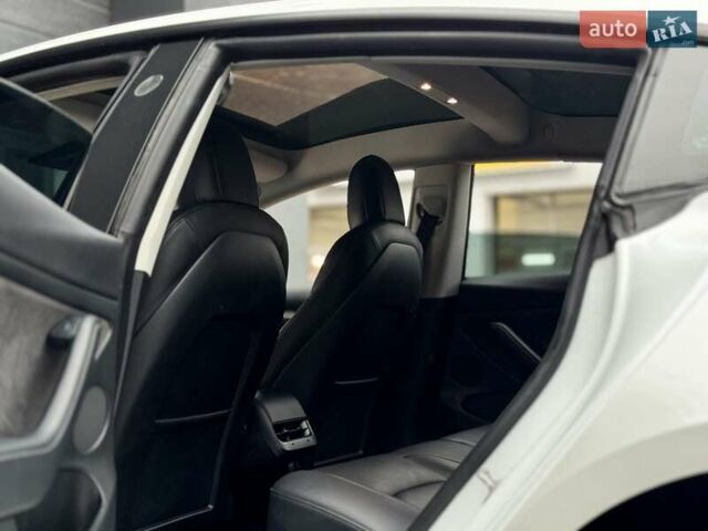 Білий Тесла Модель 3, об'ємом двигуна 0 л та пробігом 117 тис. км за 20999 $, фото 15 на Automoto.ua