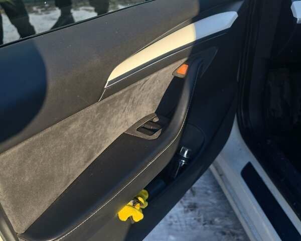 Білий Тесла Модель 3, об'ємом двигуна 0 л та пробігом 111 тис. км за 24000 $, фото 7 на Automoto.ua