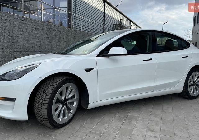 Белый Тесла Модель 3, объемом двигателя 0 л и пробегом 130 тыс. км за 18499 $, фото 7 на Automoto.ua