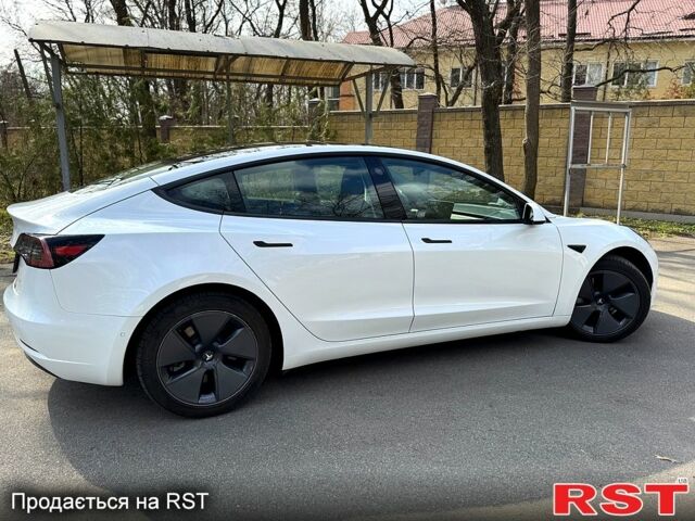 Білий Тесла Модель 3, об'ємом двигуна 0.32 л та пробігом 32 тис. км за 23999 $, фото 4 на Automoto.ua