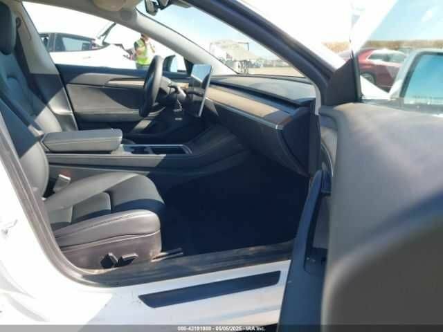 Белый Тесла Модель 3, объемом двигателя 0 л и пробегом 38 тыс. км за 10300 $, фото 8 на Automoto.ua